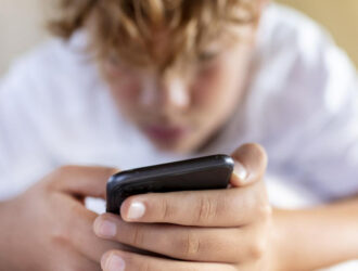 O‘smirlarda internetga qaramlik giyohvand moddalarga qaramlik bilan tenglashtirildi