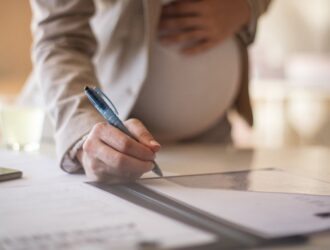 Xususiy sektorda band boʻlgan ayollarga qancha miqdorda homiladorlik va tugʻish nafaqasi toʻlangani ochiqlandi