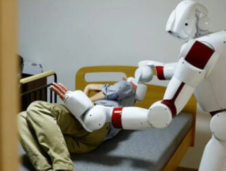 Yaponiyada qariyalarga g‘amxo‘rlik qiluvchi robot yaratildi