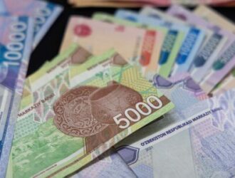 Barcha davlat xizmatchilariga yagona oylik toʻlovlari joriy qilinadi