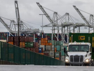 AQSh Xitoy tovarlariga bojlarni 120 foizdan 54 foizga pasaytiradi