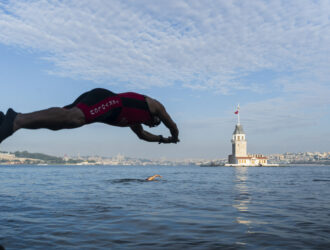 Istanbullik erkak har kuni ishga borish uchun Bosfordan suzib o‘tishi ma’lum bo‘ldi