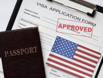 AQSh 55 milliondan ortiq viza egalarini tekshiradi