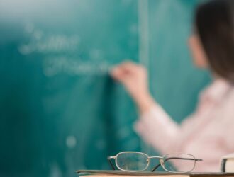 Xalqaro til sertifikati yo‘q o‘qituvchilarga yil oxirigacha ishlashga ruxsat berildi