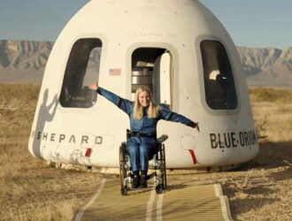 Dunyoda ilk marta nogironligi bor ayol kosmosga chiqdi (video)