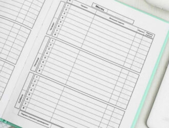 O‘zbekistondagi maktablarda yana qogʻoz kundaliklar, sinf jurnallari joriy qilinayotgani rad etildi