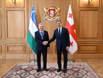 Shavkat Mirziyoyev Gruziya prezidenti bilan muzokara o‘tkazdi va “Oltin mo‘yna” ordeni bilan taqdirlandi